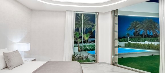 6 bedrooms Villa in Marbella, Spain No. 4705 6