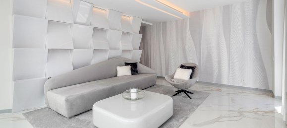 6 bedrooms Villa in Marbella, Spain No. 4705 18