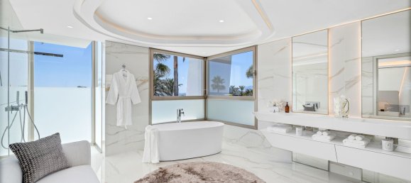 6 bedrooms Villa in Marbella, Spain No. 4705 25