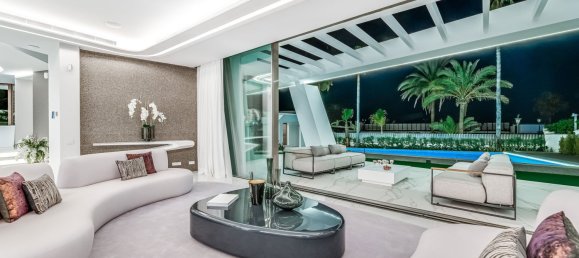 6 bedrooms Villa in Marbella, Spain No. 4705 7