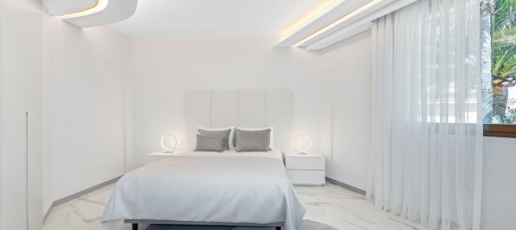 6 bedrooms Villa in Marbella, Spain No. 4705 20