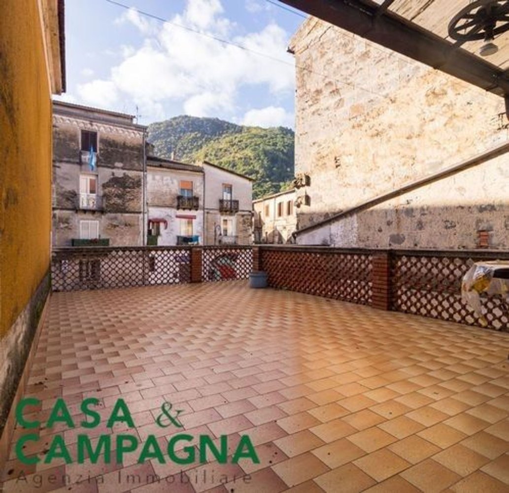 5 bedrooms Apartment in Vairano Patenora, Italy No. 325687