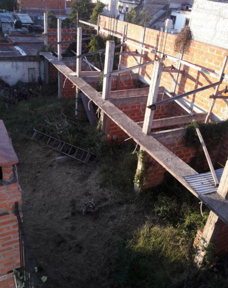 180m² Land in Lomas de Zamora, Argentina No. 118833