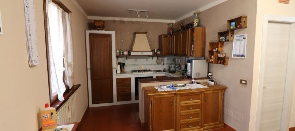 6 rooms House in Massa e Cozzile, Italy No. 91863 25