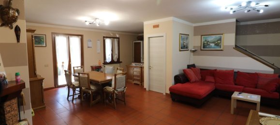 6 rooms House in Massa e Cozzile, Italy No. 91863 24