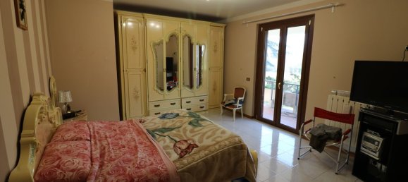 6 rooms House in Massa e Cozzile, Italy No. 91863 4