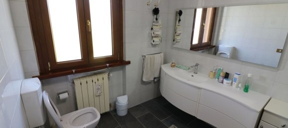 6 rooms House in Massa e Cozzile, Italy No. 91863 11