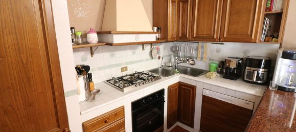 6 rooms House in Massa e Cozzile, Italy No. 91863 26