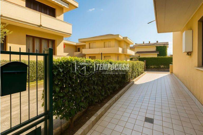 2 bedrooms Apartment in Massa, Italy No. 299401