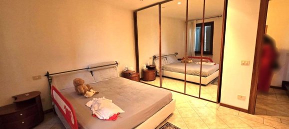 Дом с 4 комнатами в Кастельнуово дель Гарда, Италия № 260494 10