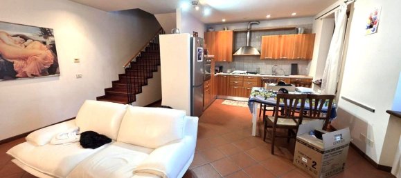 Дом с 4 комнатами в Кастельнуово дель Гарда, Италия № 260494 2