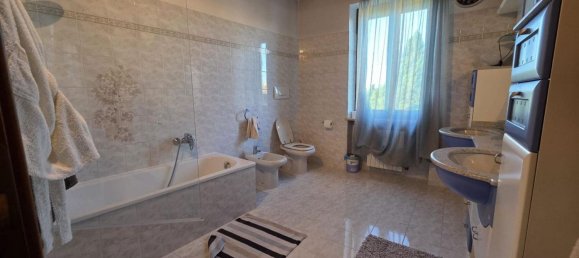 Дом с 4 комнатами в Кастельнуово дель Гарда, Италия № 260494 15