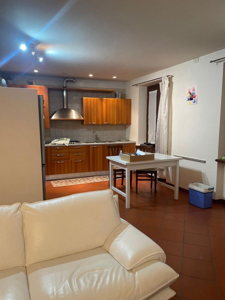 Дом с 4 комнатами в Кастельнуово дель Гарда, Италия № 260494