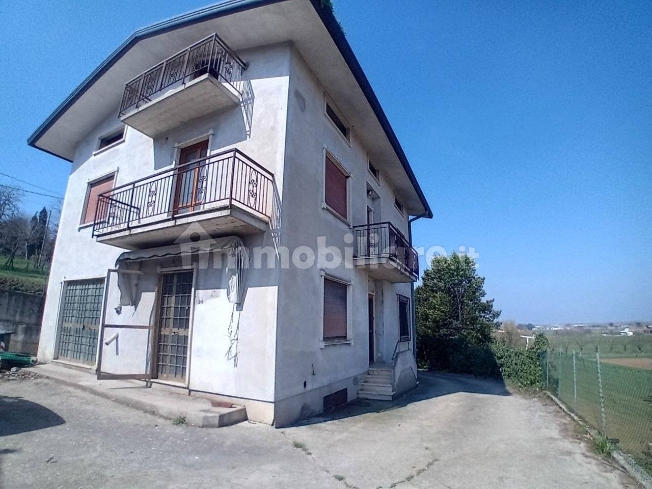 3 bedrooms House in Isola Vicentina, Italy No. 196169