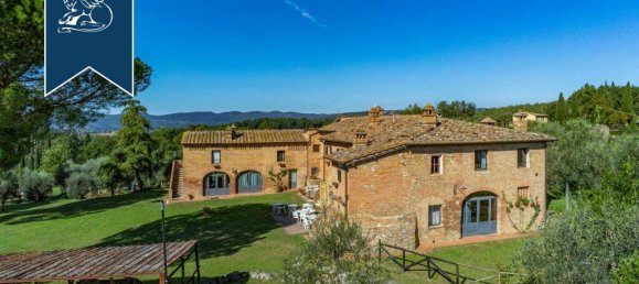 650m² Commercial property in Siena, Italy No. 232199 20