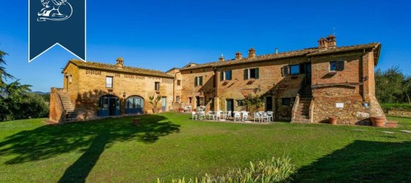 650m² Commercial property in Siena, Italy No. 232199 40