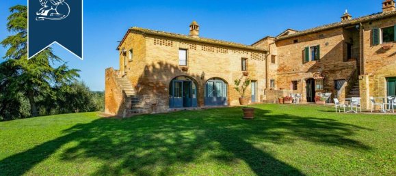 650m² Commercial property in Siena, Italy No. 232199 25