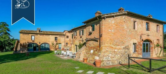 650m² Commercial property in Siena, Italy No. 232199 22