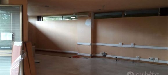 34m² Office in Modena, Italy No. 67407 3