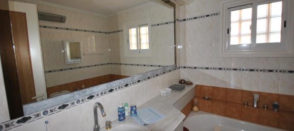 Вилла с 4 спальнями в Тала, Пафос, Кипр № 10490 13