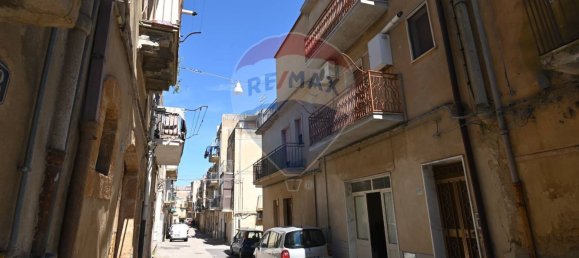 4 bedrooms House in Caltagirone, Italy No. 215355 3