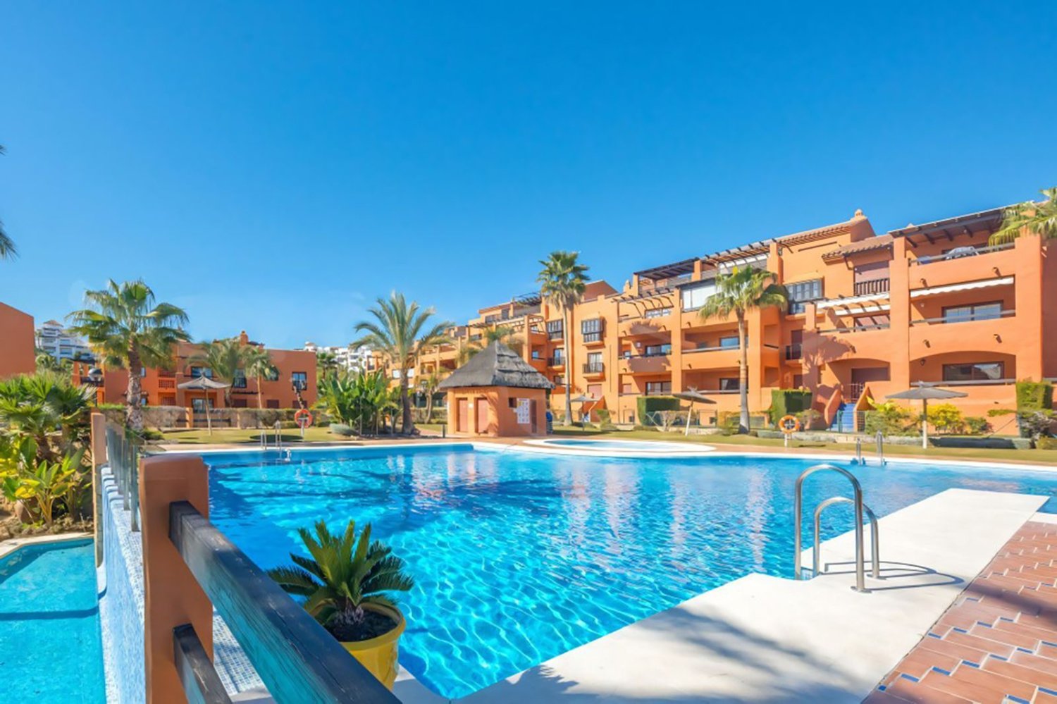 3 bedrooms Penthouse in Estepona, Spain No. 149017