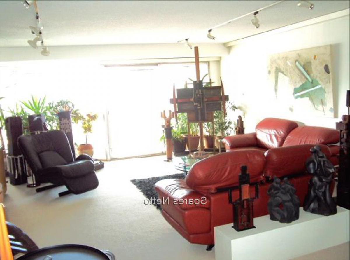 Apartamento de 3 dormitorios en Montevideo, Uruguay No. 3068