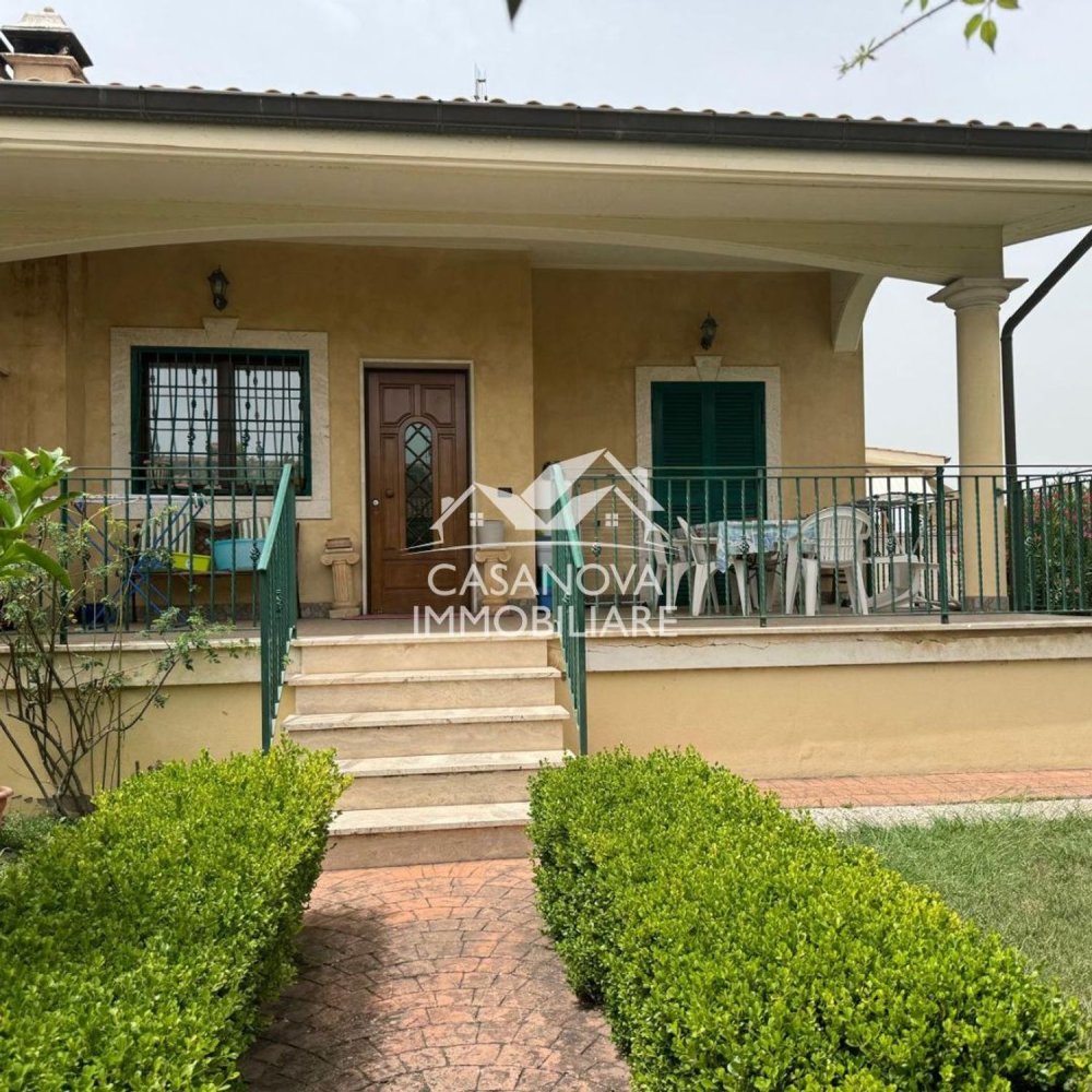 Дом с 6 комнатами в Ардеа, Италия № 203546