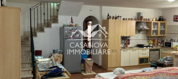 Дом с 6 комнатами в Ардеа, Италия № 203546 14