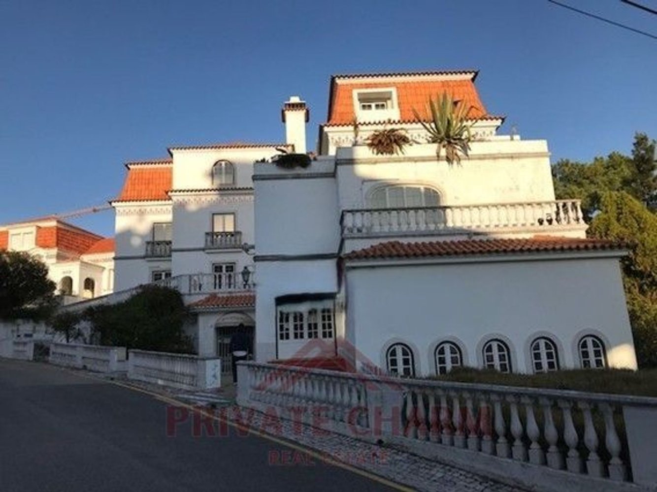 2183m² Building in Cascais, Portugal No. 94524