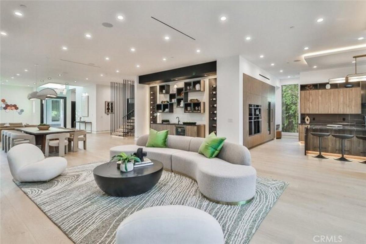 5 bedrooms House in Woodland Hills, USA No. 400495