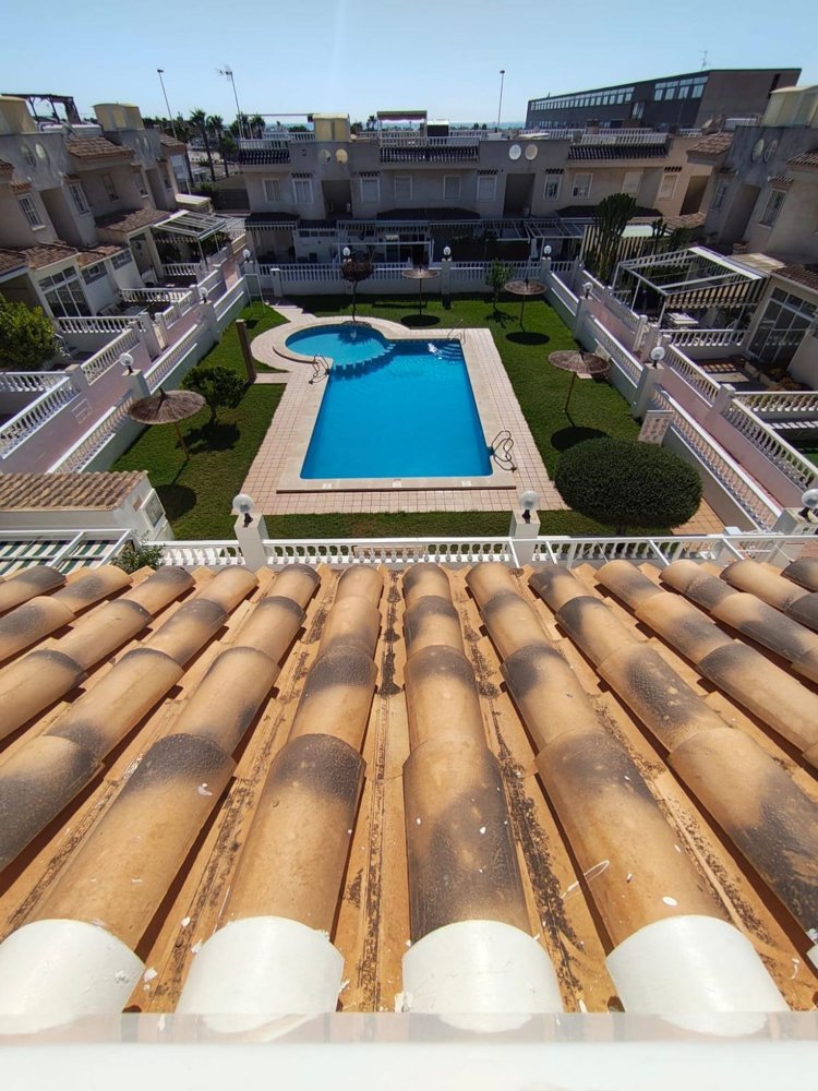 Apartamento de 2 dormitorios en Torrevieja, Spain No. 233386