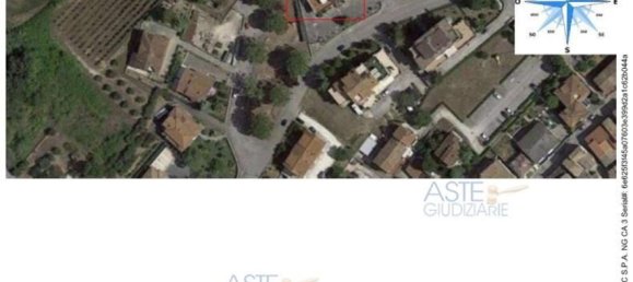 645m² Commercial property in Osimo, Italy No. 325964 2