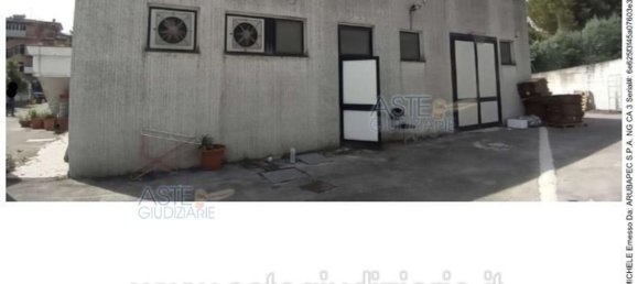 645m² Commercial property in Osimo, Italy No. 325964 12