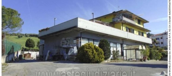 645m² Commercial property in Osimo, Italy No. 325964 8
