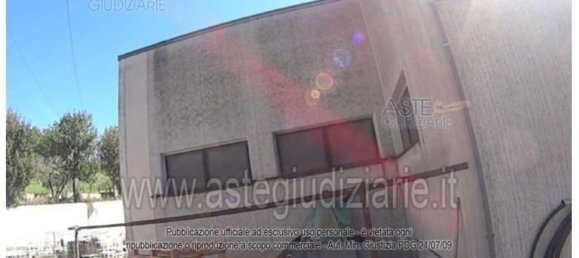 645m² Commercial property in Osimo, Italy No. 325964 11