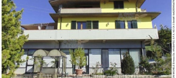645m² Commercial property in Osimo, Italy No. 325964 6
