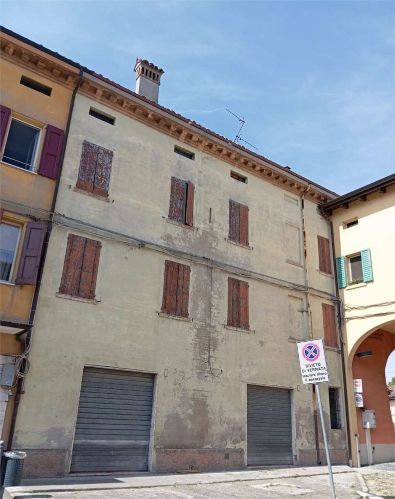  بناية في Castelnuovo Rangone, Italy 600متر مربع رقم 303378