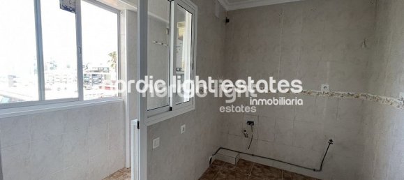 Apartamento de 3 dormitorios en Torre del Mar, Spain No. 181044 3