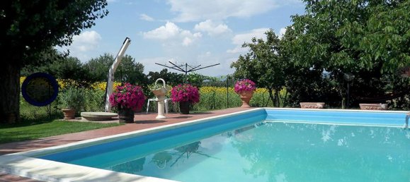 2 bedrooms House in Cortona, Italy No. 313 3