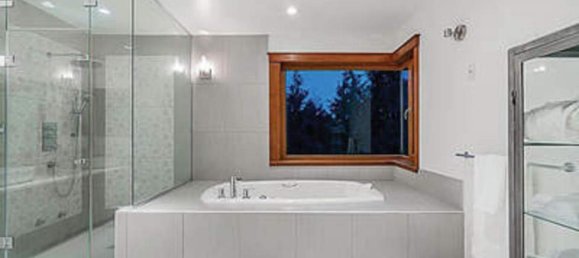 4 bedrooms House in British Columbia, Canada No. 210 11