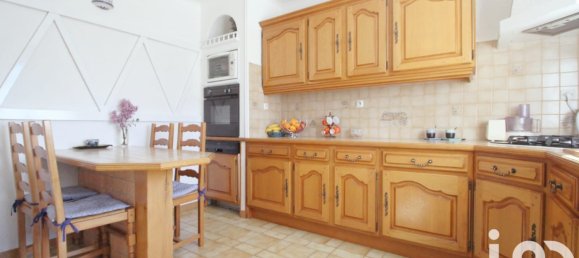 Дом с 5 спальнями в Труа-Пюи, Франция № 62179 5