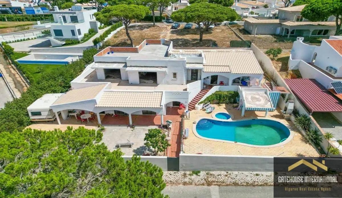 6 bedrooms Villa in Quarteira, Portugal No. 7416