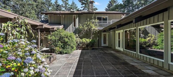 5 bedrooms House in British Columbia, Canada No. 1113 7