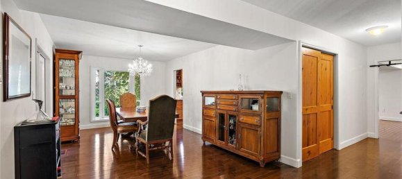 5 bedrooms House in British Columbia, Canada No. 1113 11