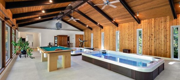 5 bedrooms House in British Columbia, Canada No. 1113 5