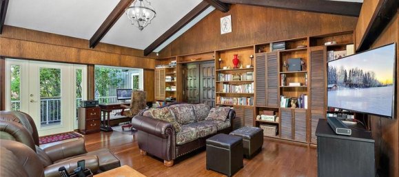 5 bedrooms House in British Columbia, Canada No. 1113 8