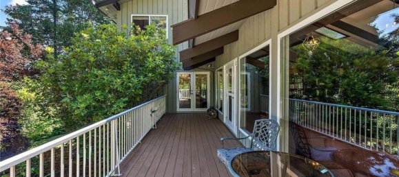 5 bedrooms House in British Columbia, Canada No. 1113 12