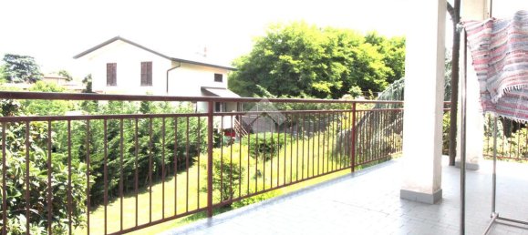 7 rooms Villa in Aicurzio, Italy No. 125076 3