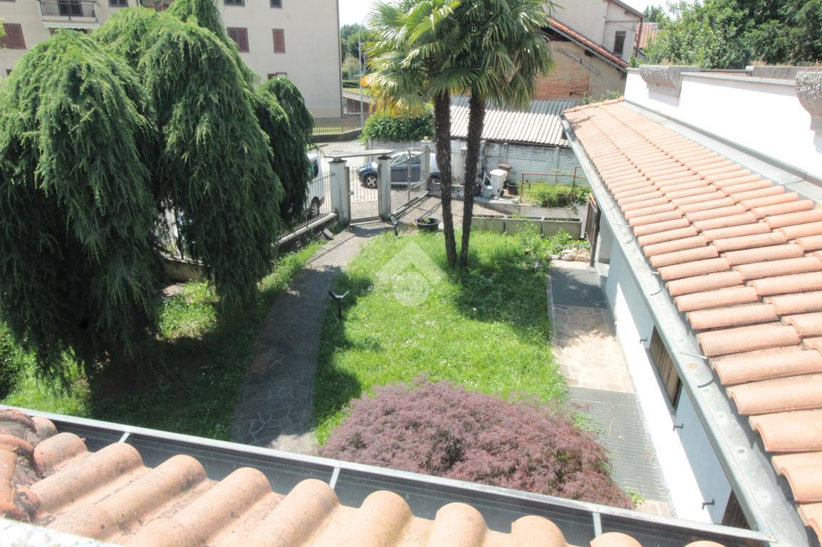 7 rooms Villa in Aicurzio, Italy No. 125076